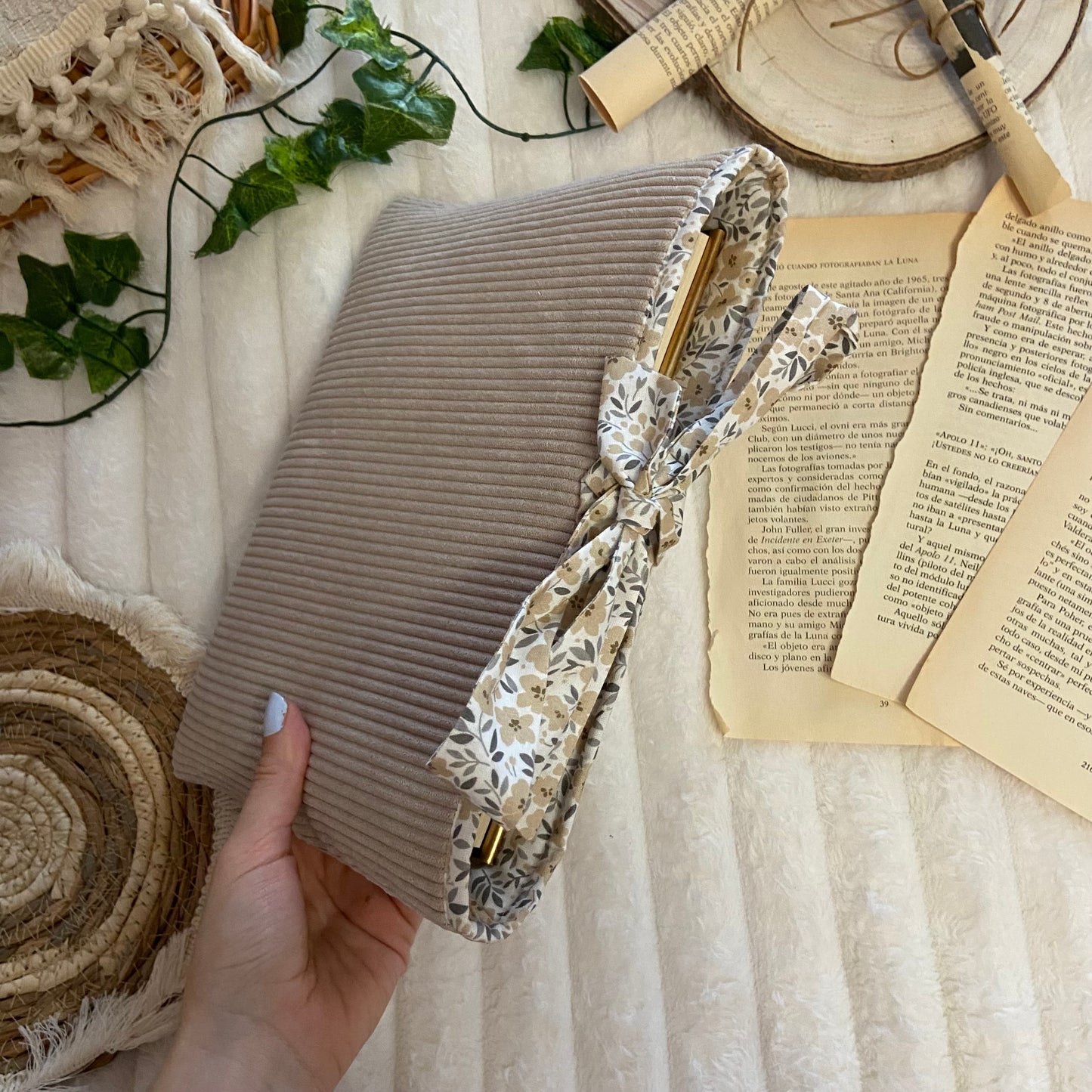 Funda literaria Versalles de pana