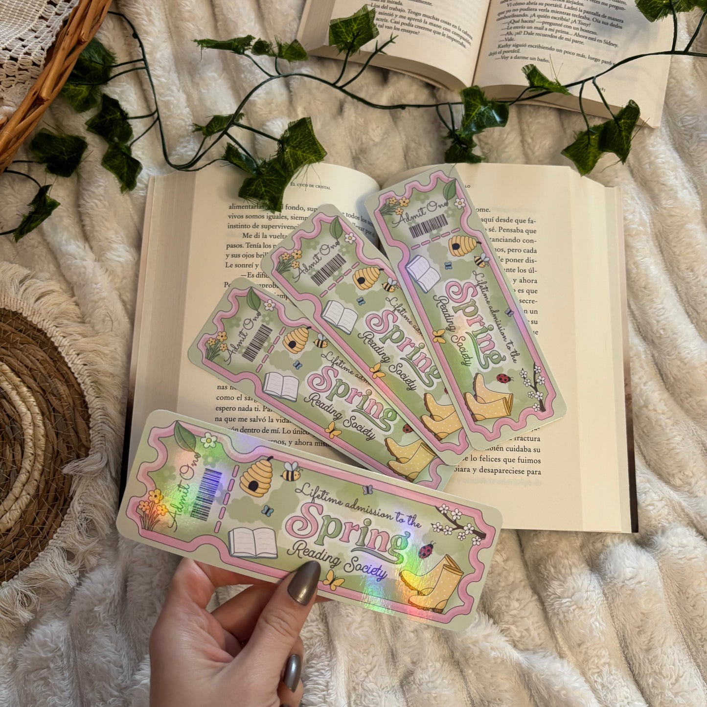 Marcapáginas Spring reading society holográfico