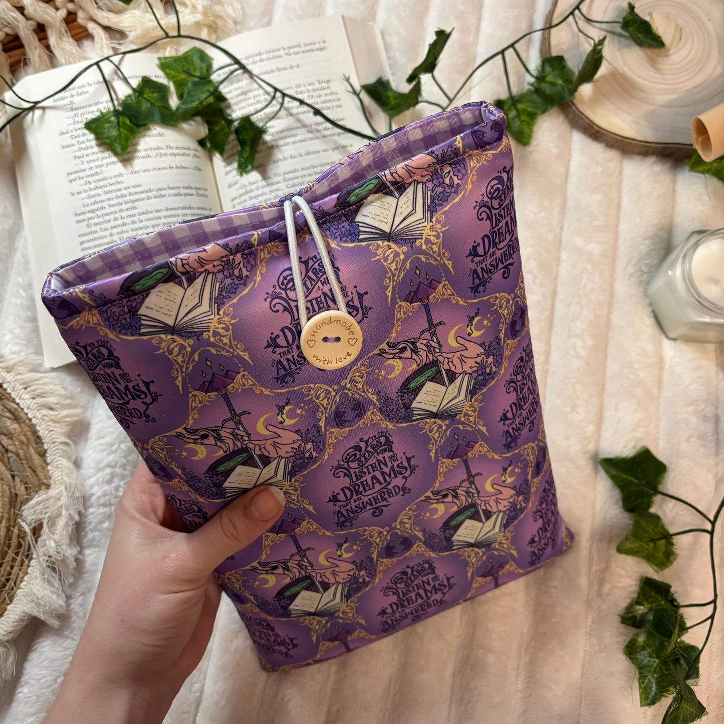 Funda literaria To the stars who listen and the dreams that are answered