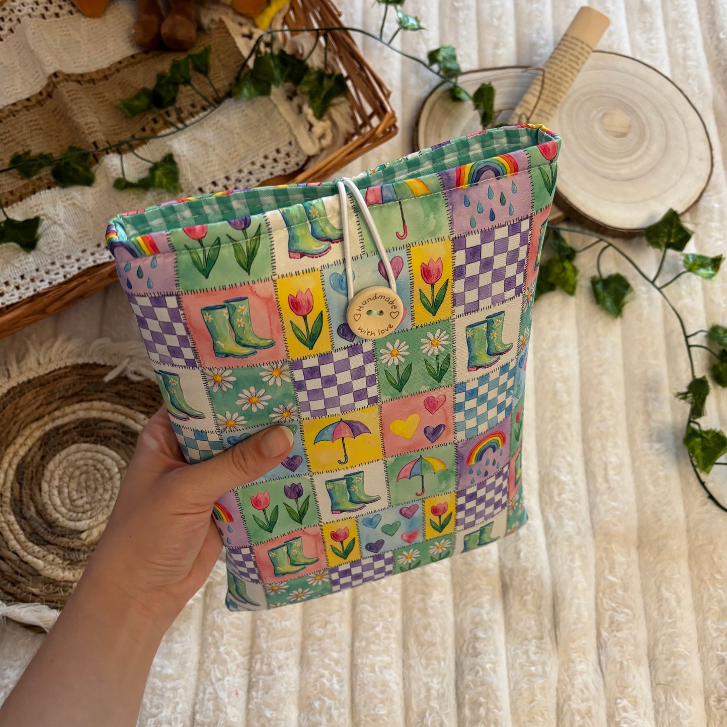 Funda literaria corazones de Abril