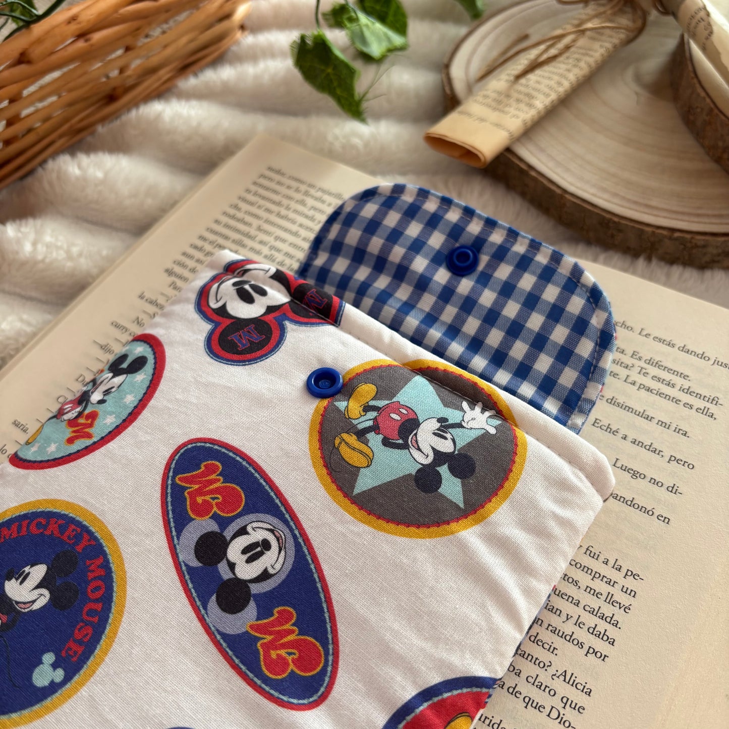 Funda para ebook sellos Mickey