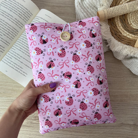 Funda literaria mariquitas en rosa