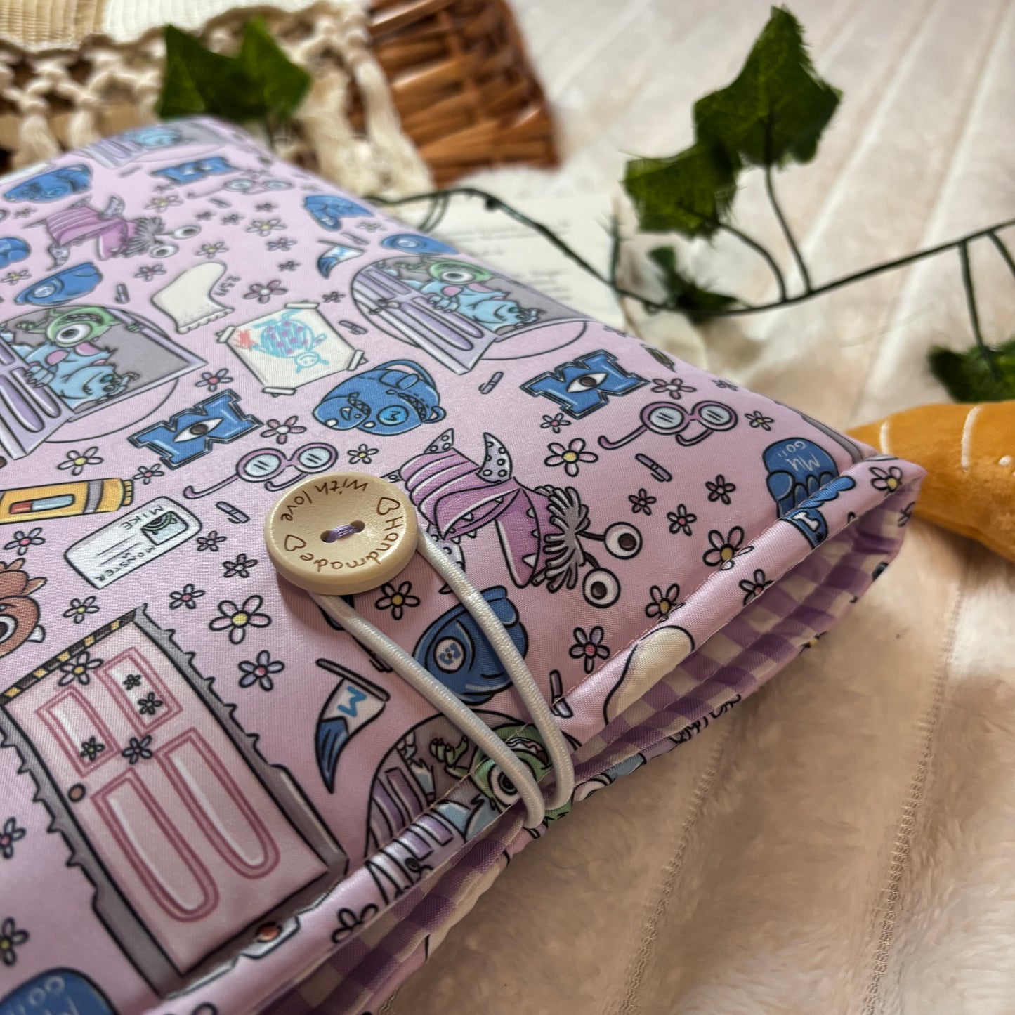 Funda literaria Monstruos S.A