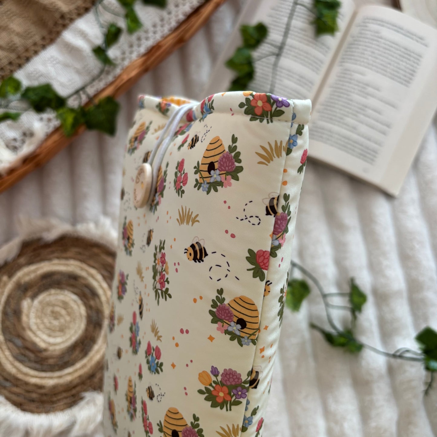 Funda literaria panel de abejas