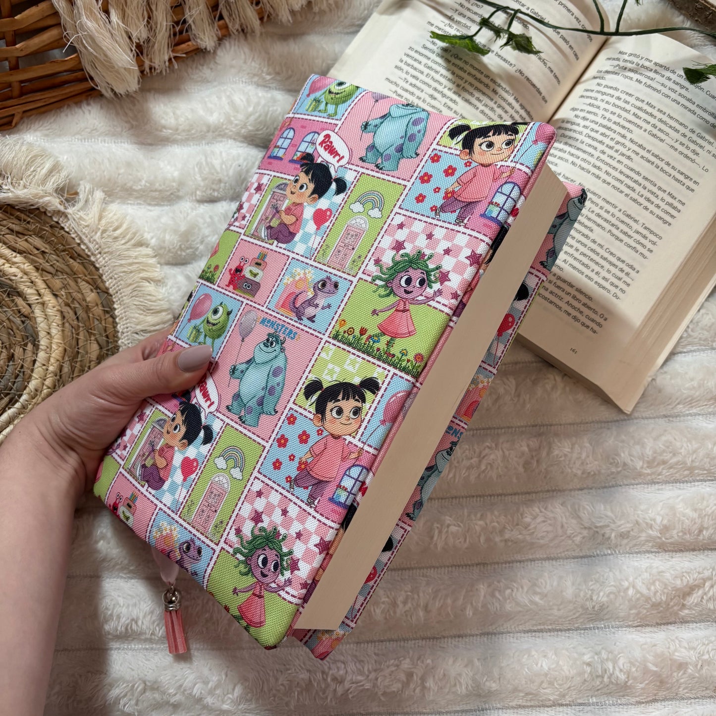 Funda ajustable collage Monstruos S.A