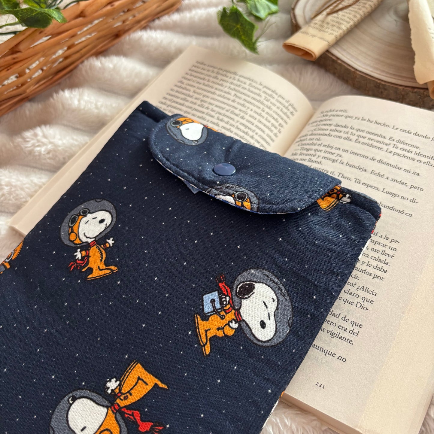 Funda para ebook Snoopy en el espacio