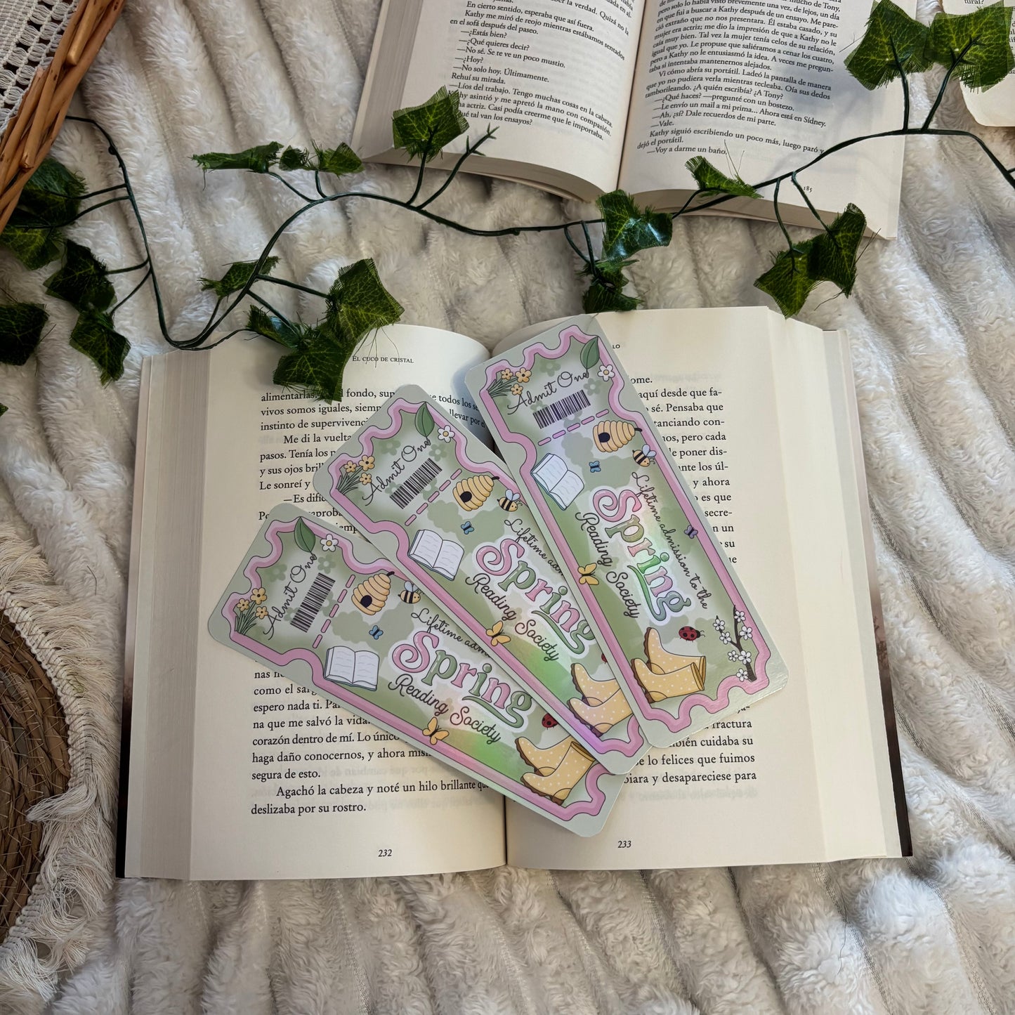 Marcapáginas Spring reading society holográfico