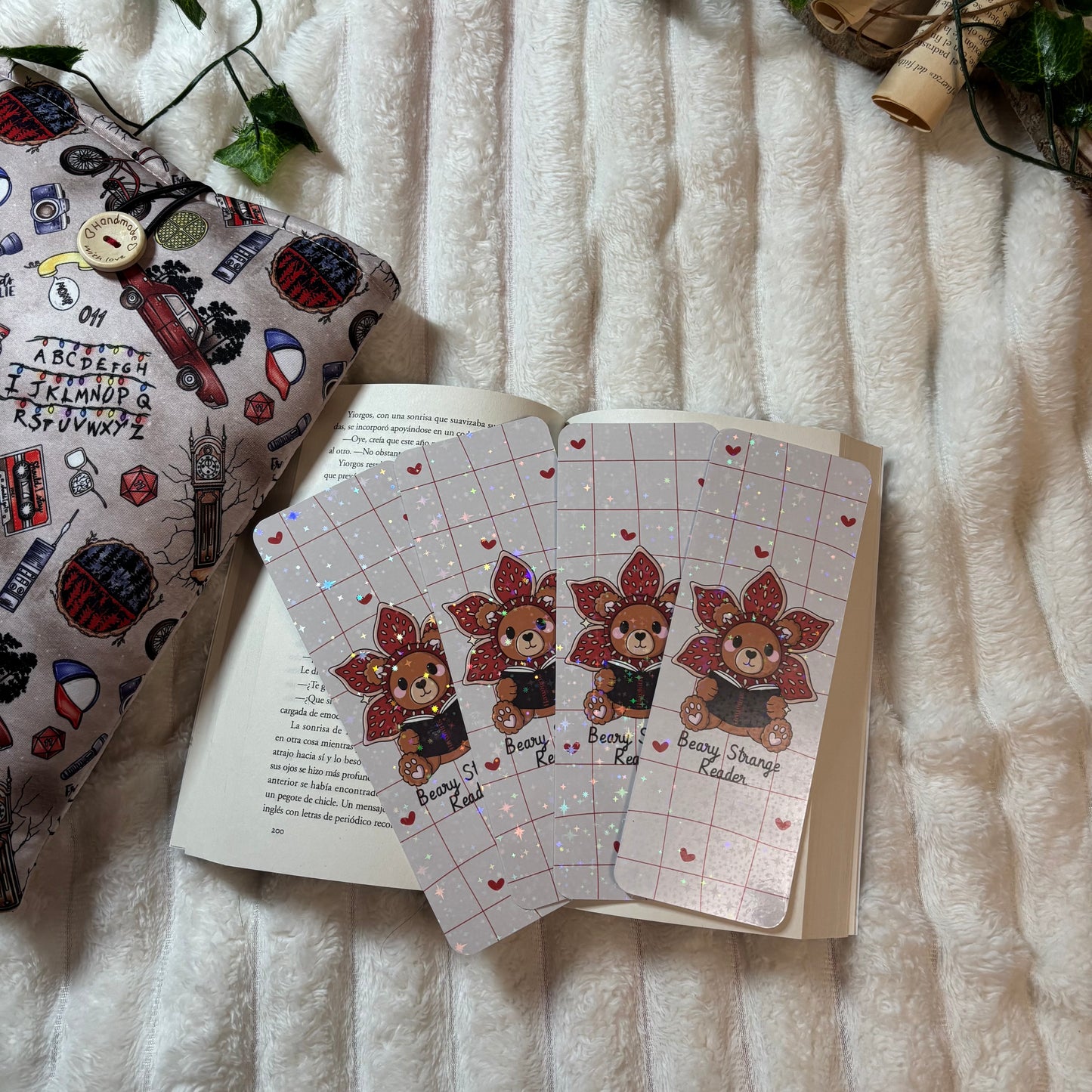 Marcapáginas Beary Strange Reader holográfico