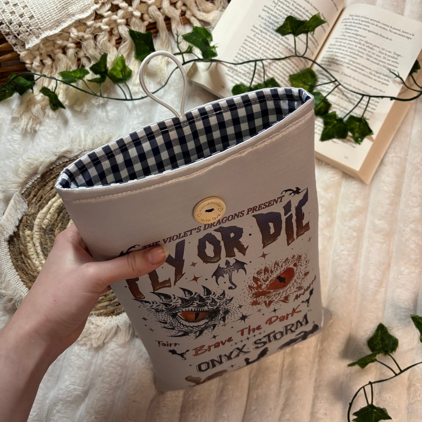 Funda literaria Fly or die