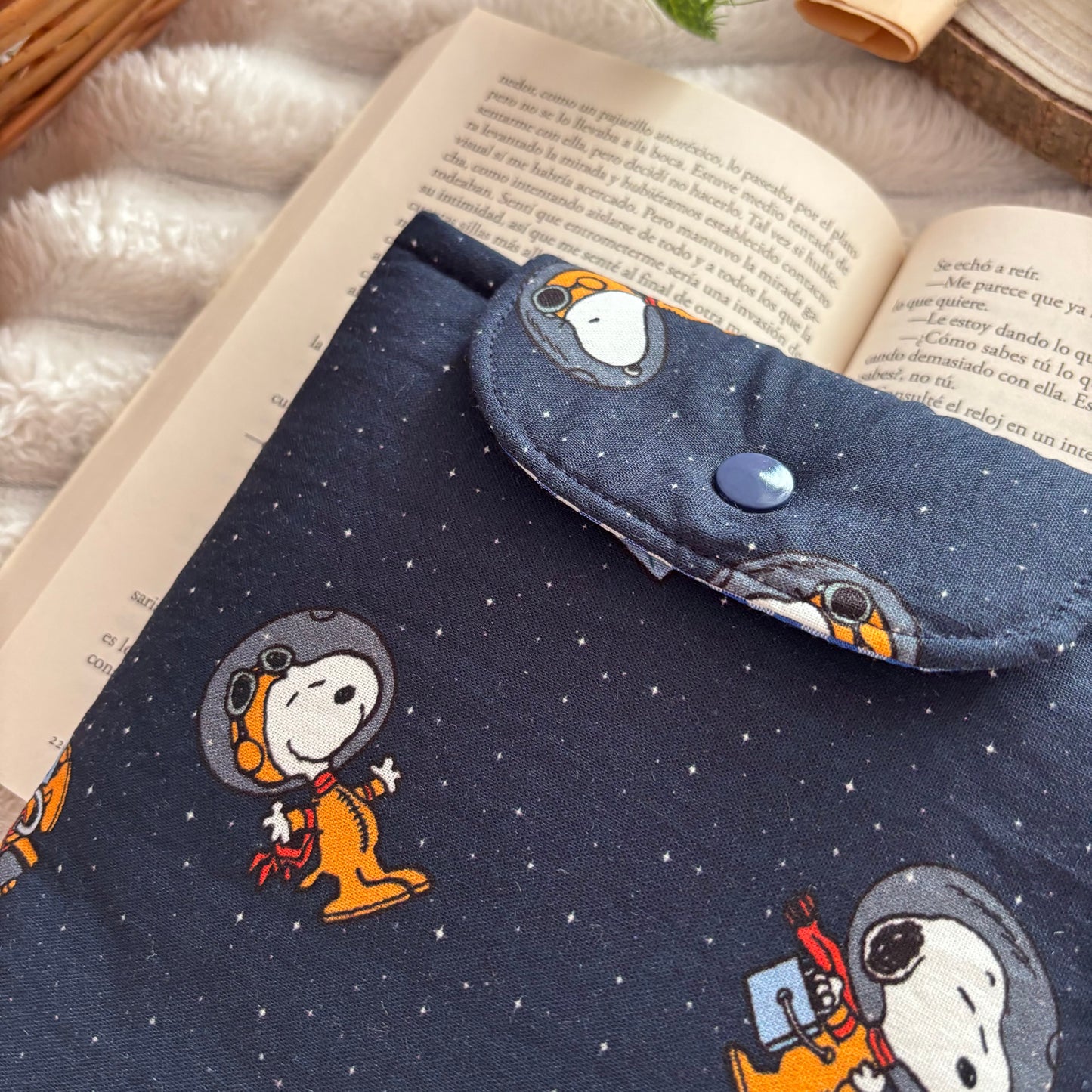 Funda para ebook Snoopy en el espacio
