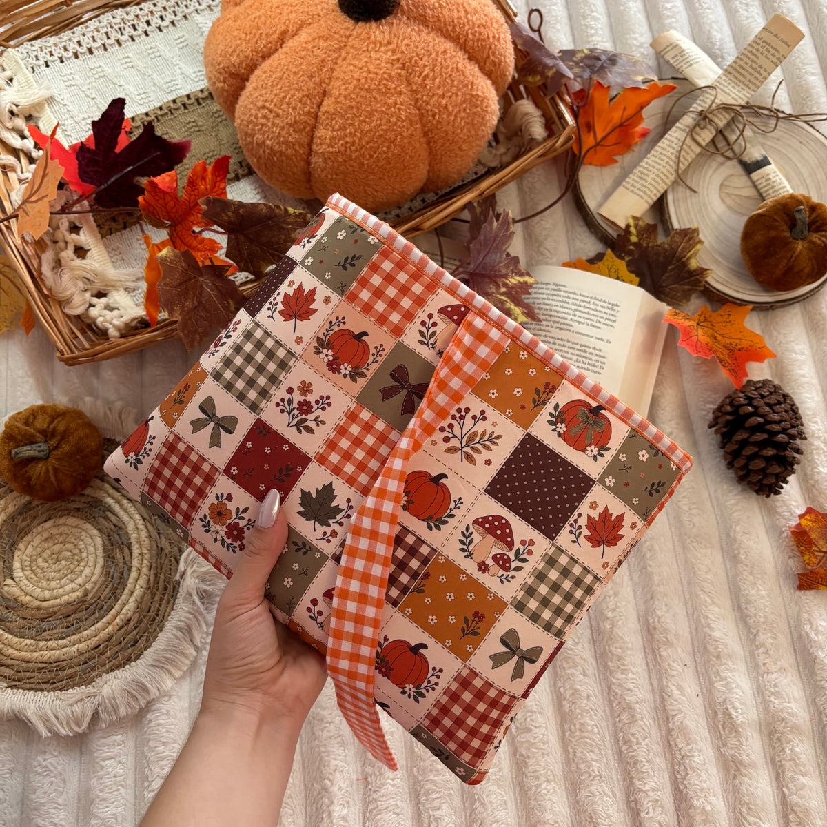 Funda literaria collage otoñal con lazo