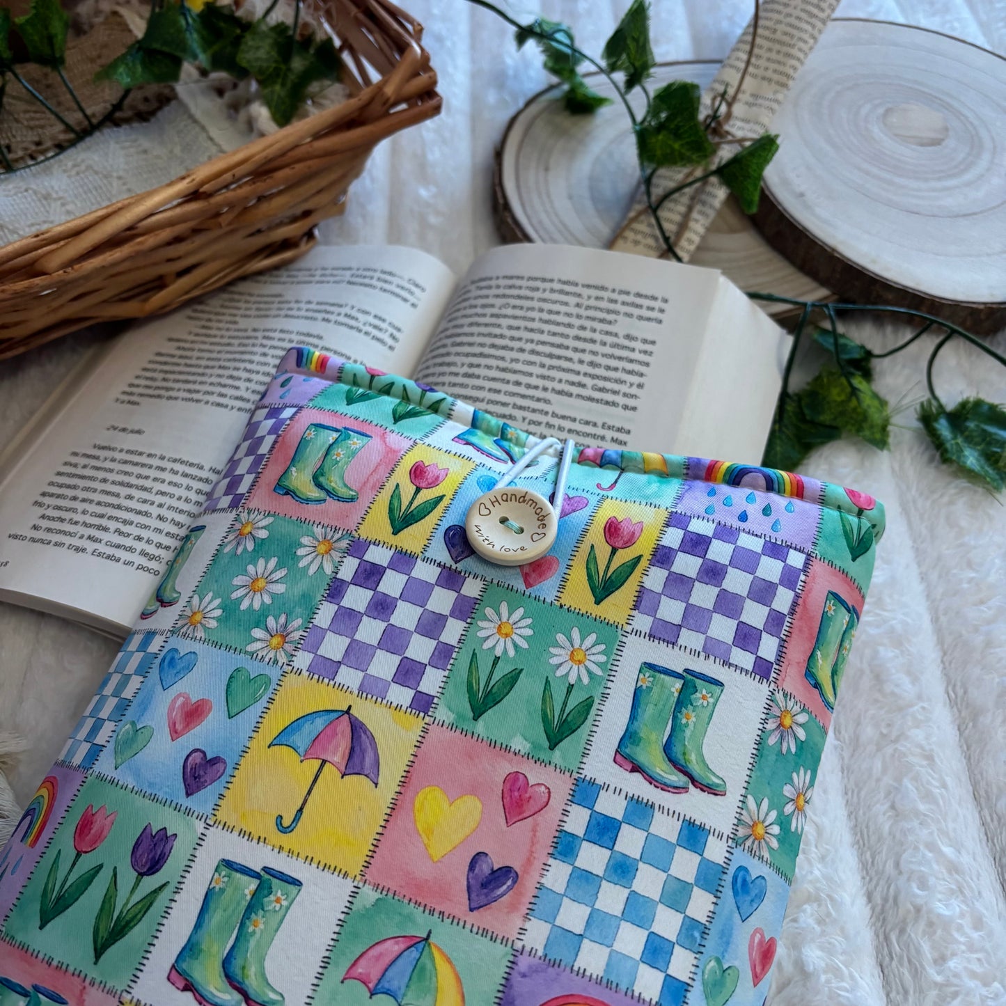 Funda literaria corazones de Abril