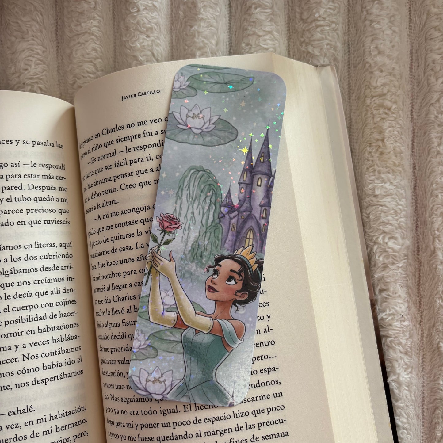 Marcapáginas Tiana con una rosa holográfico