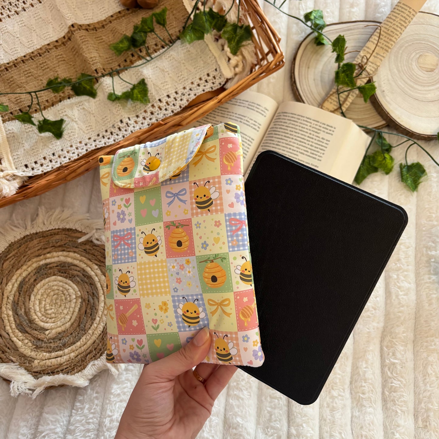 Funda kindle/kobo libra colour abejitas