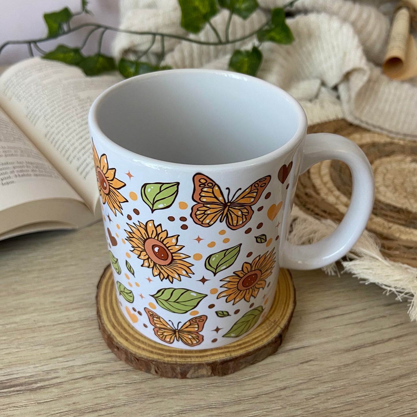 Taza girasoles y mariposas