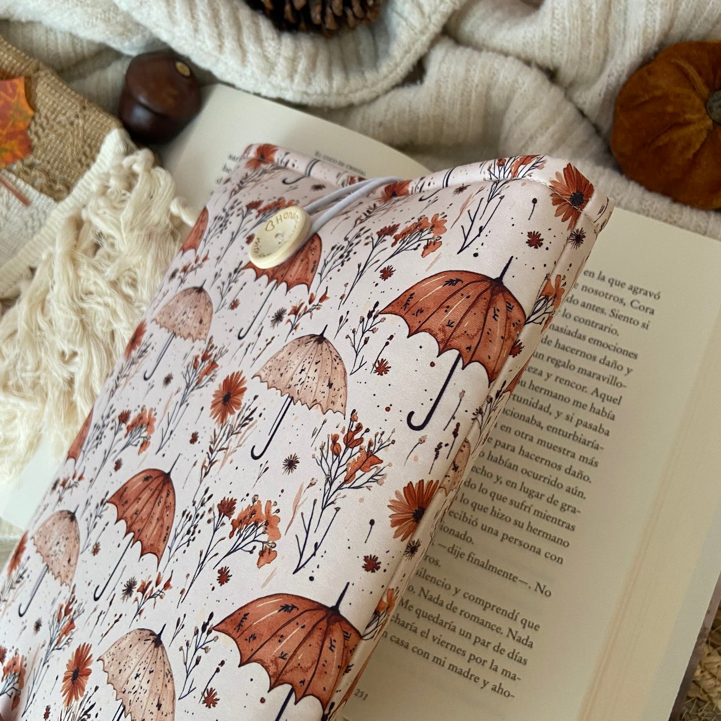 Funda literaria paraguas otoñales