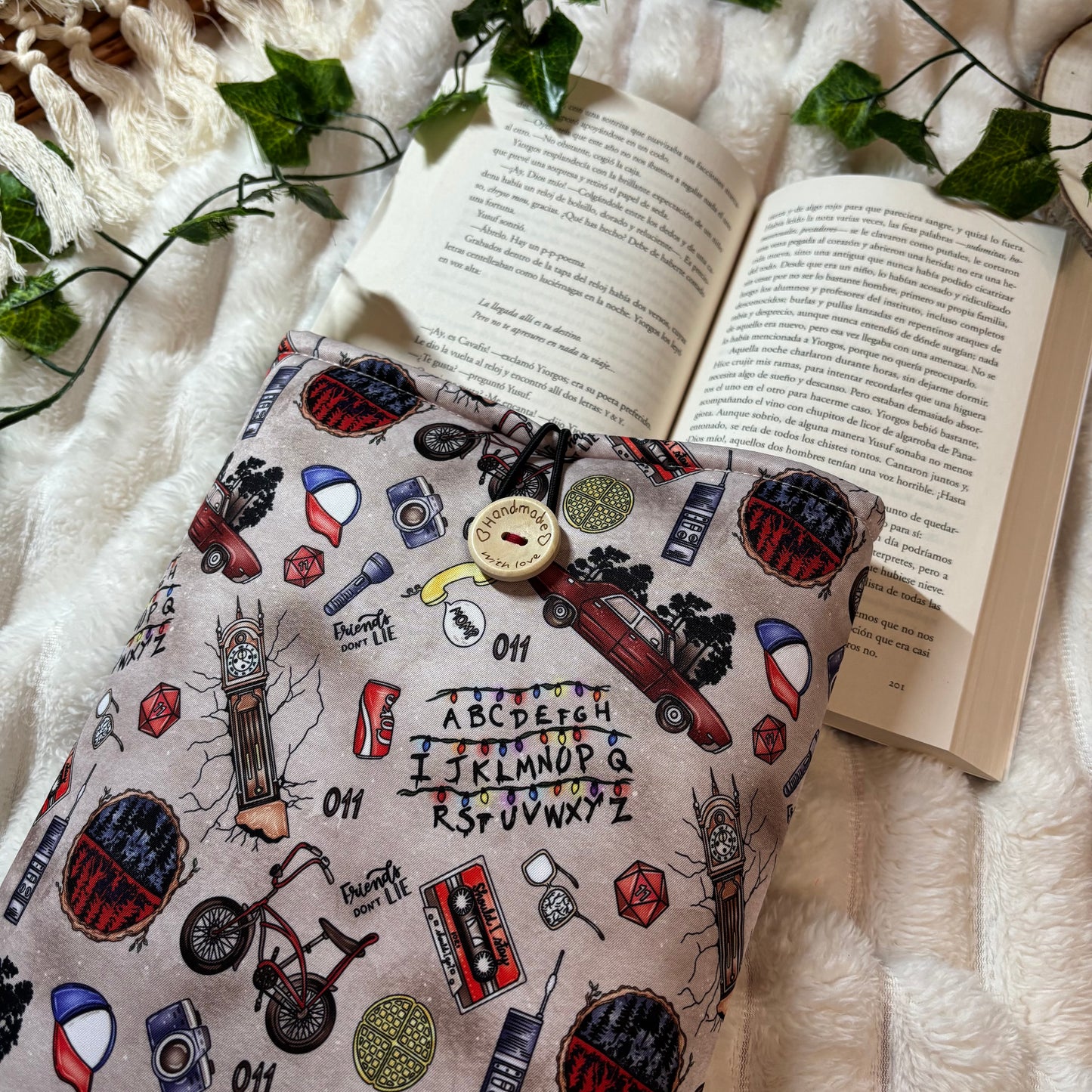 Funda literaria Stranger things