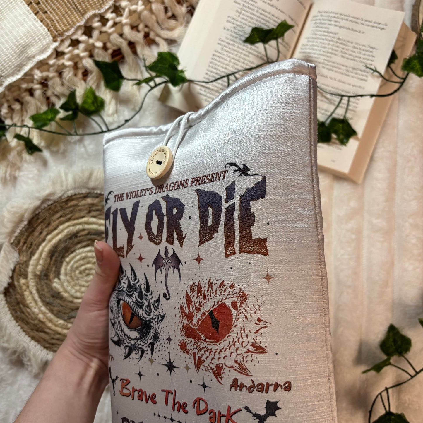 Funda literaria Fly or die