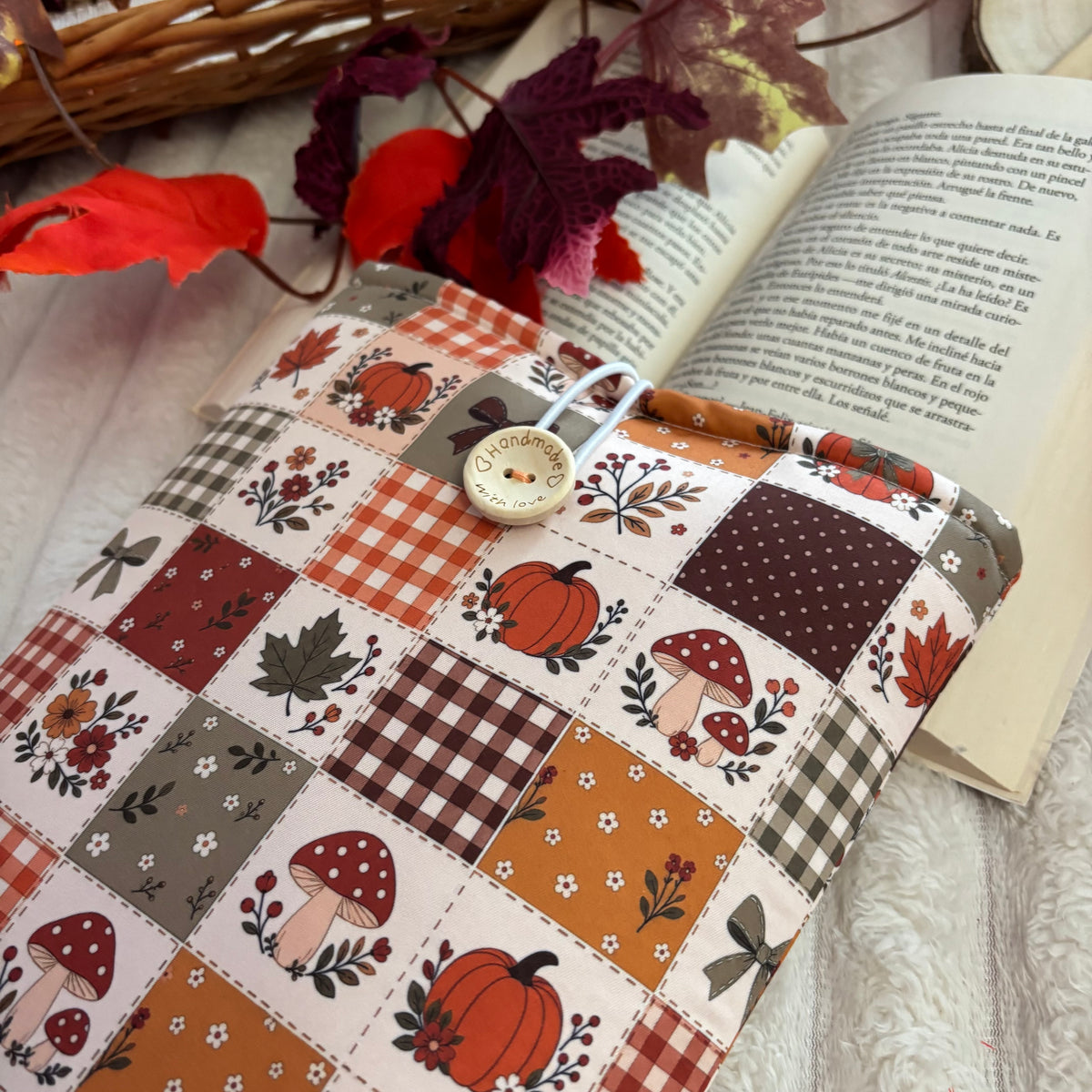Funda literaria collage otoñal