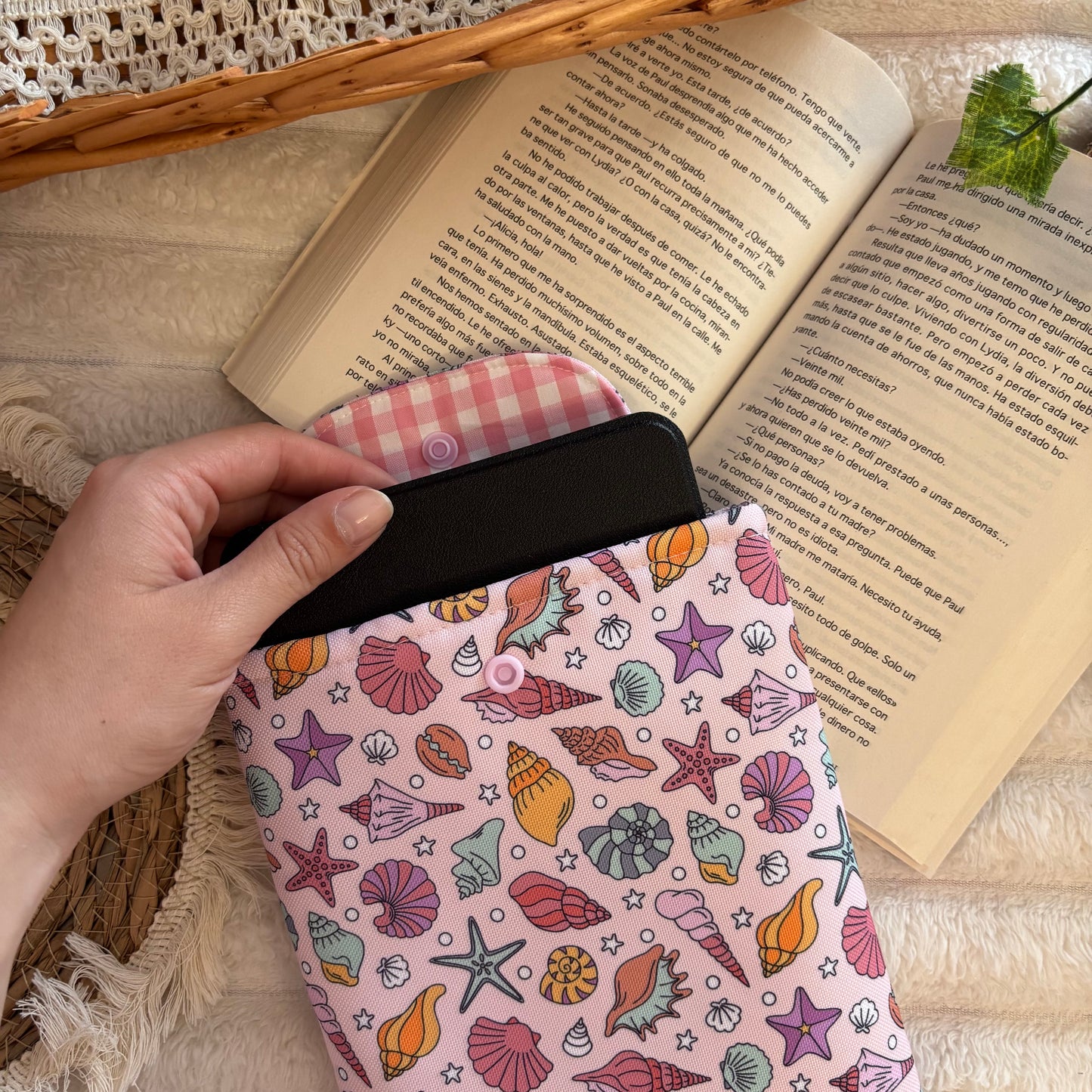 Funda kindle/kobo libra colour conchitas impermeable