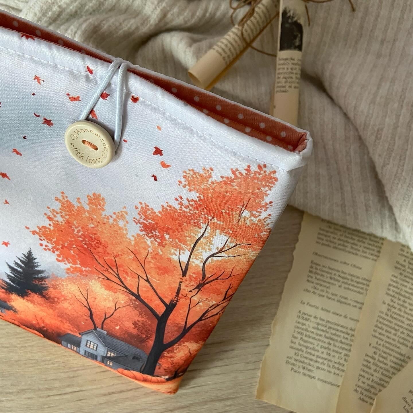 Funda literaria pueblo otoñal
