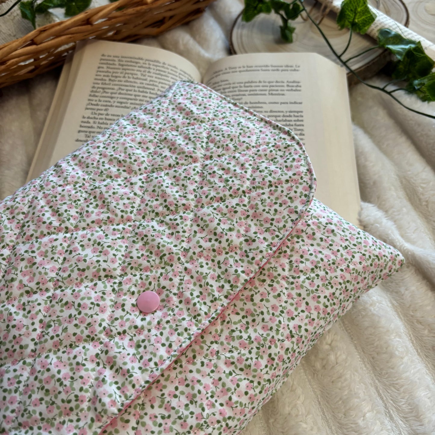 Funda literaria formato sobre Emilia