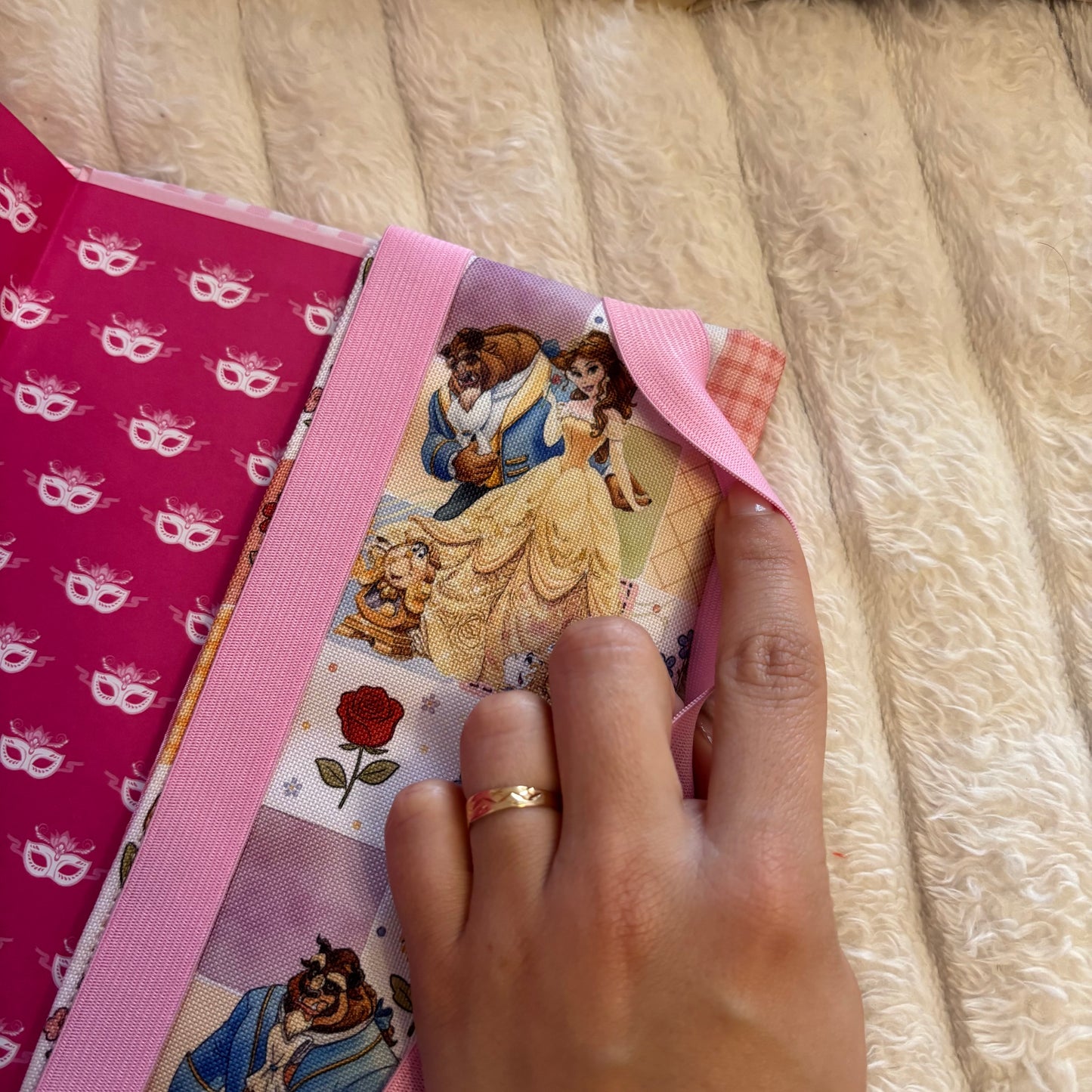 Funda ajustable Bella y Bestia Bloom impermeable