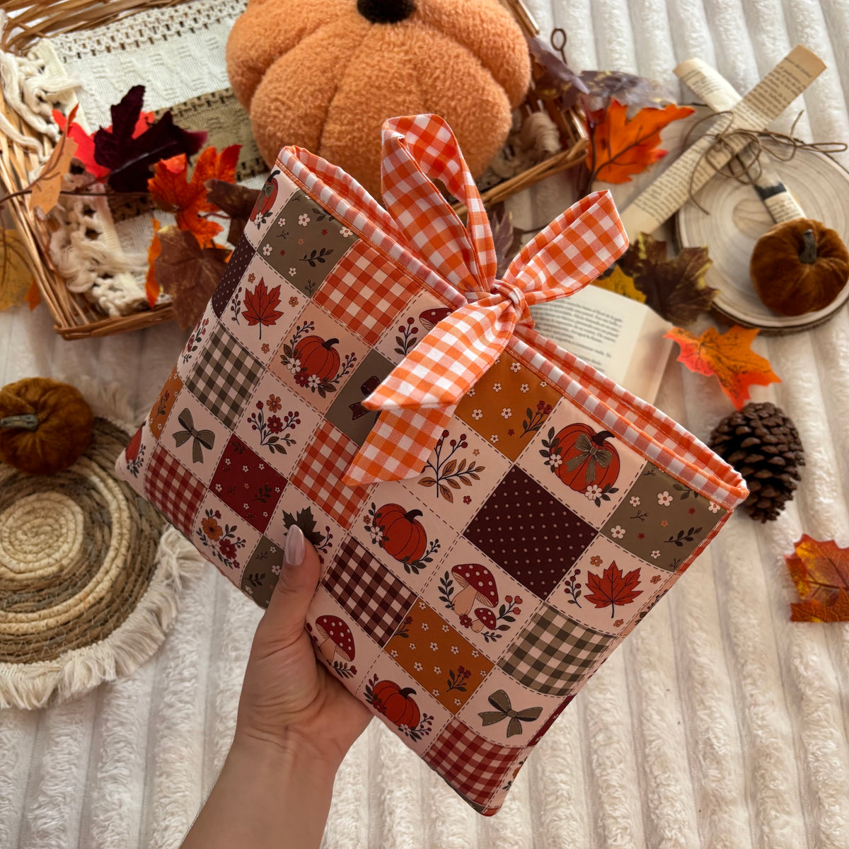 Funda literaria collage otoñal con lazo