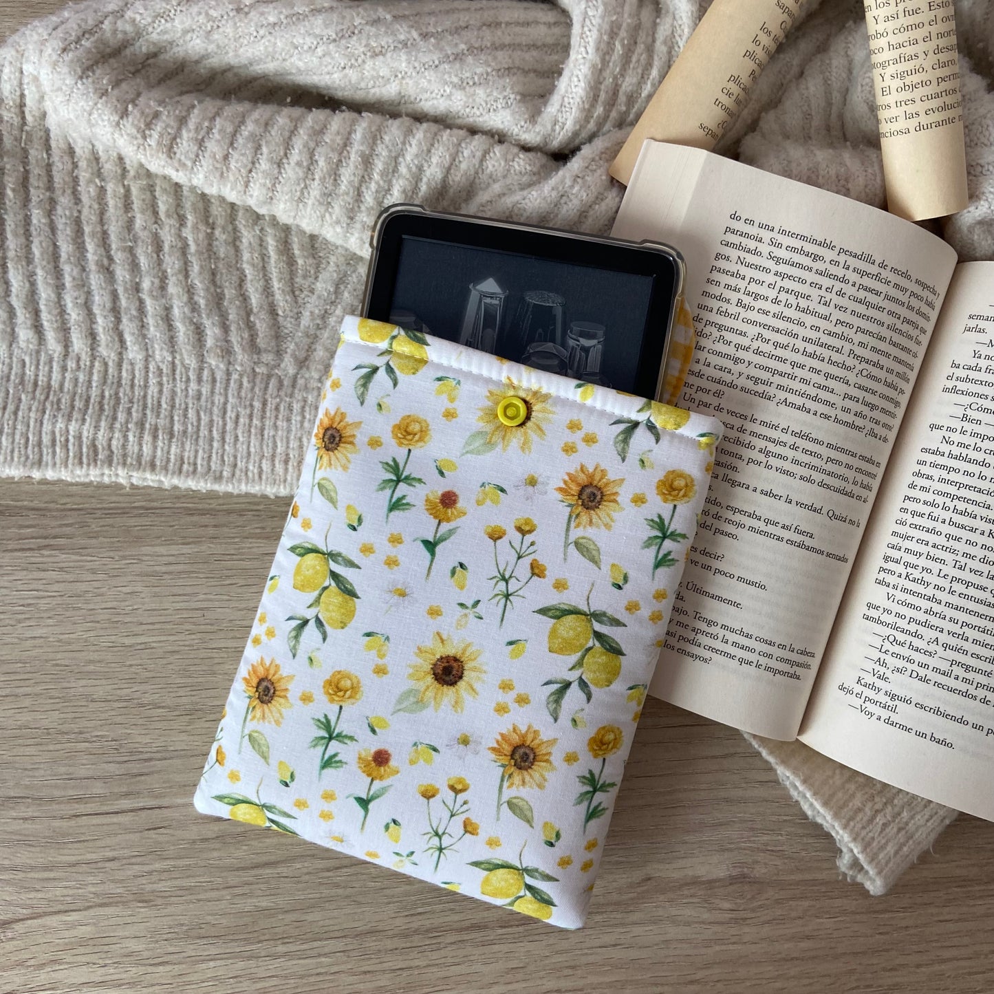 Funda kindle/kobo libra colour girasoles y limones