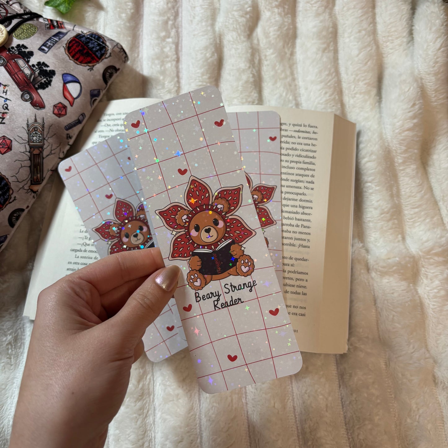 Marcapáginas Beary Strange Reader holográfico