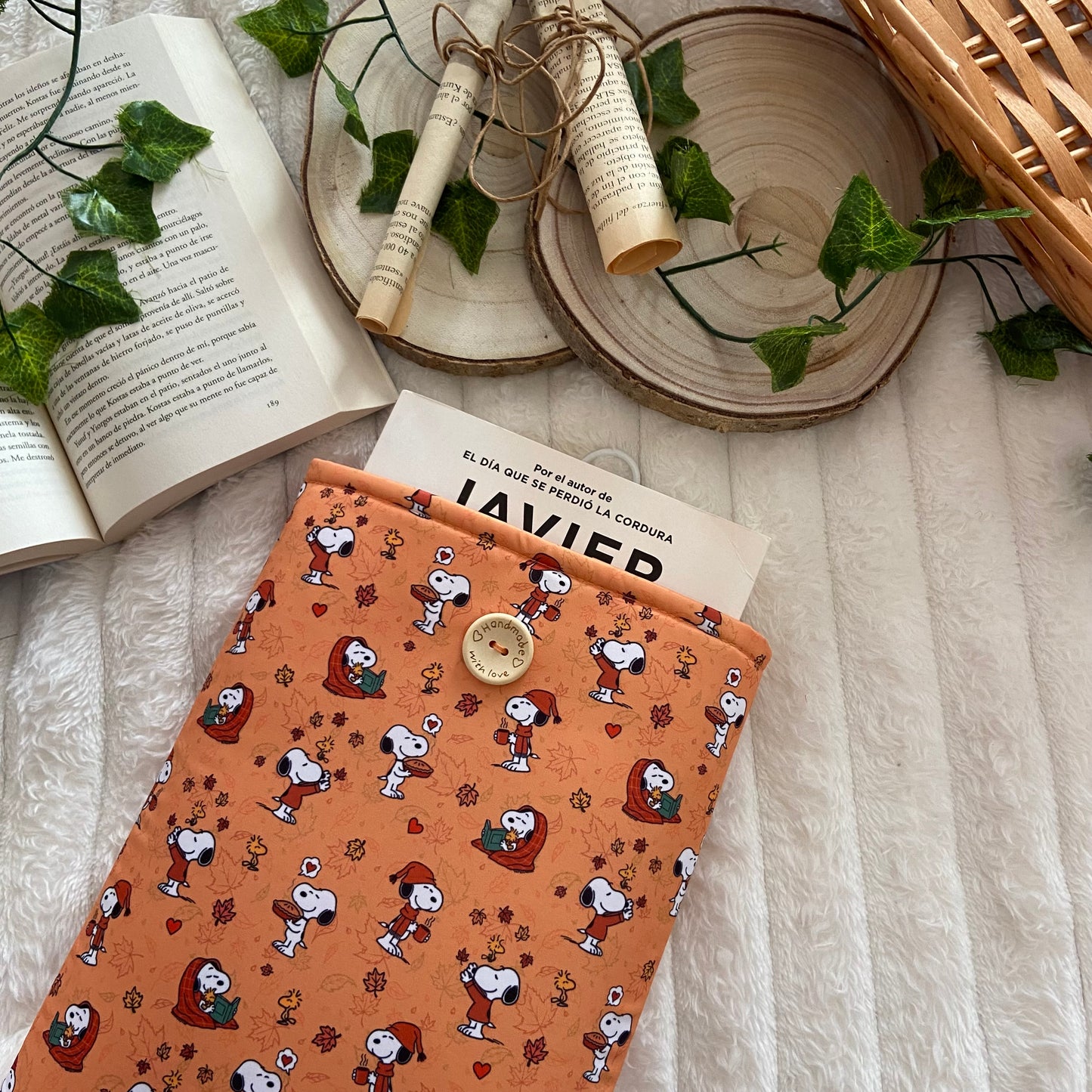 Funda literaria Snoopy en otoño