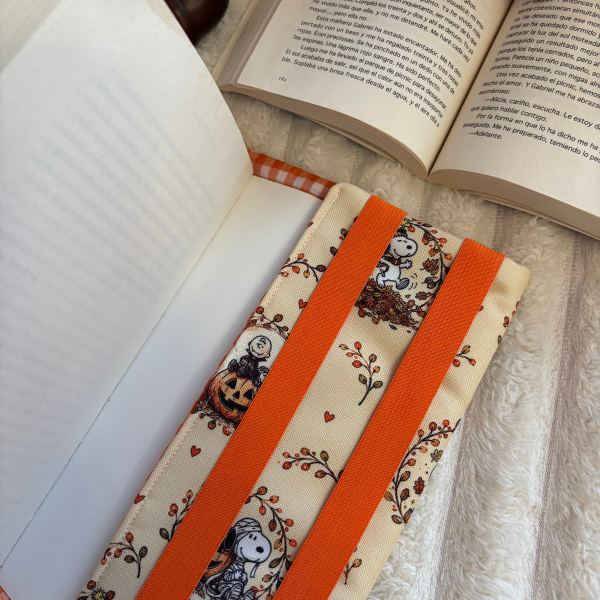 Funda ajustable Hello Autumn Snoopy impermeable