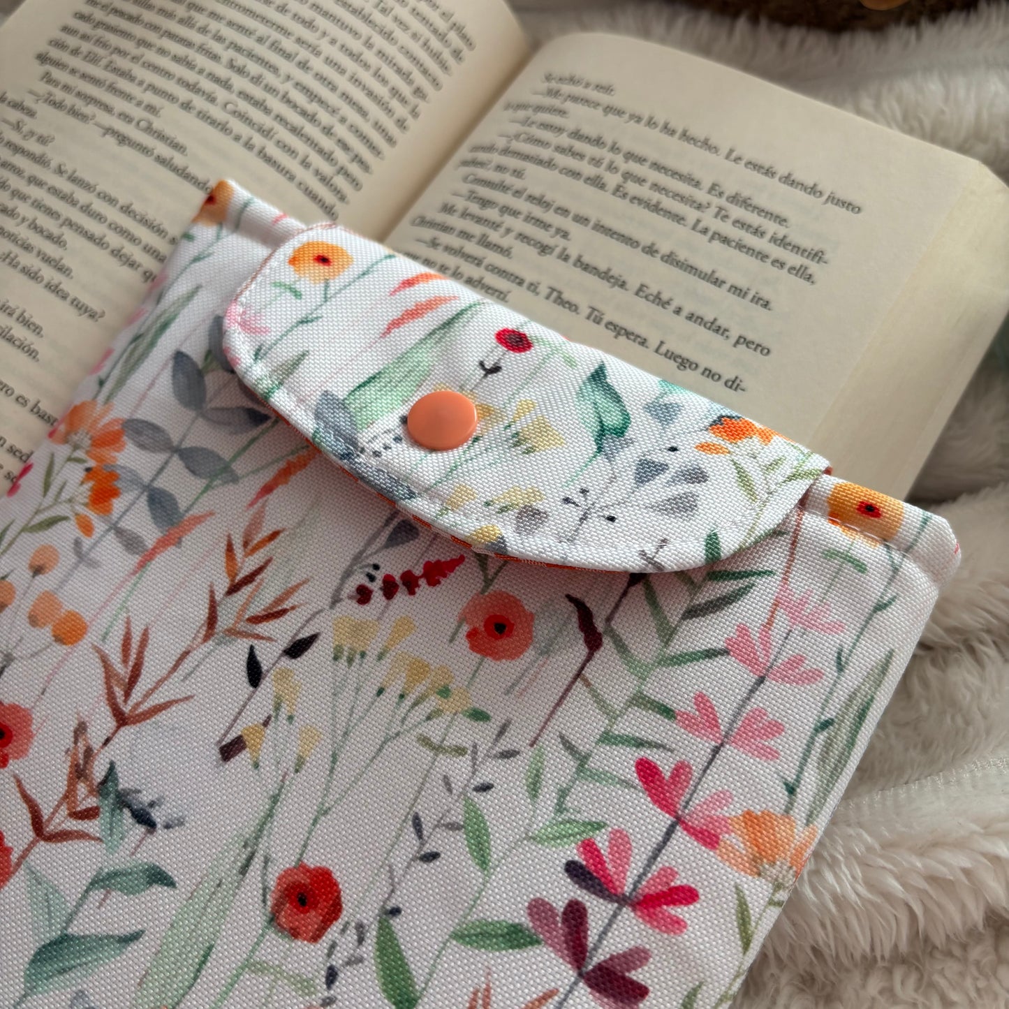Funda para ebook Ramas de flores impermeable