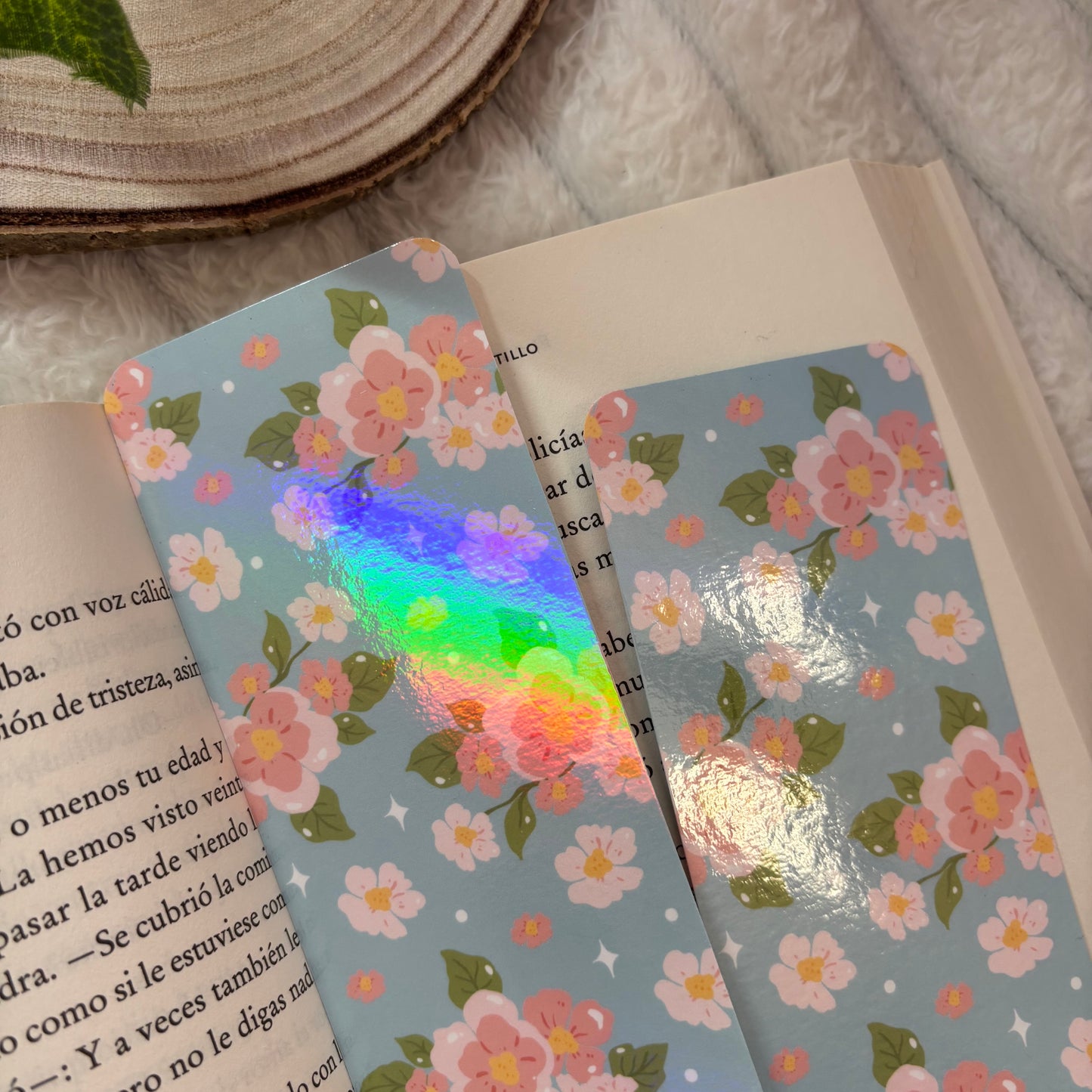 Marcapáginas flores Bridgerton holográfico