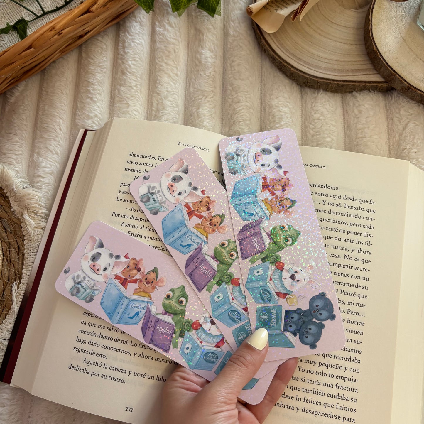 Marcapáginas mascotas Disney leyendo holográfico