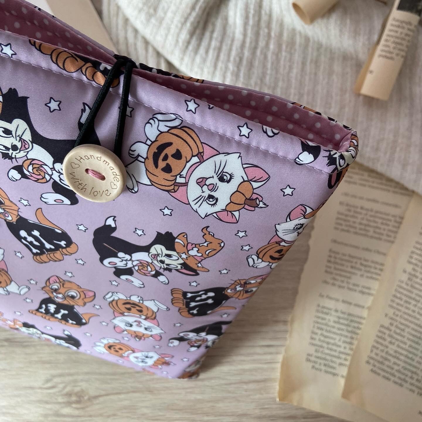 Funda literaria Aristogatos en Halloween