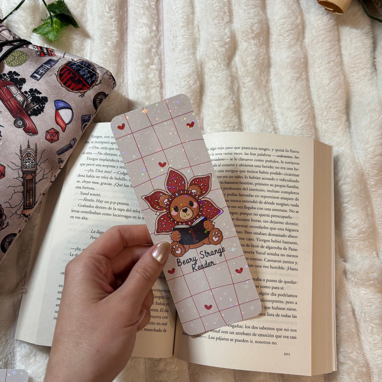 Marcapáginas Beary Strange Reader holográfico