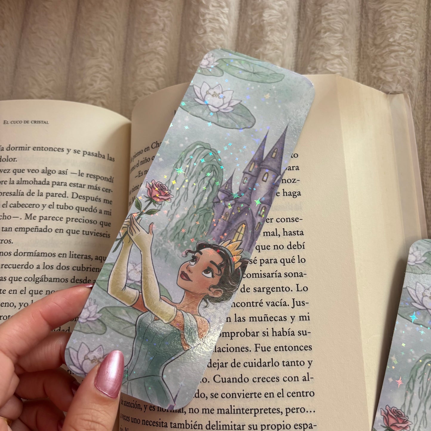 Marcapáginas Tiana con una rosa holográfico
