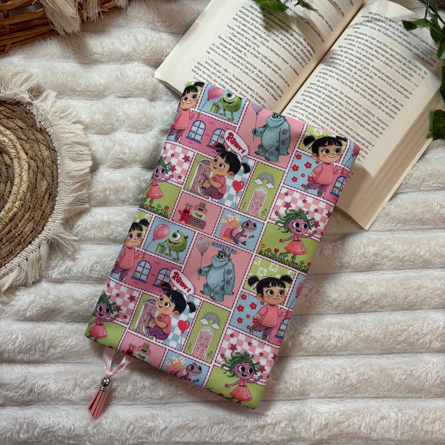 Funda ajustable collage Monstruos S.A