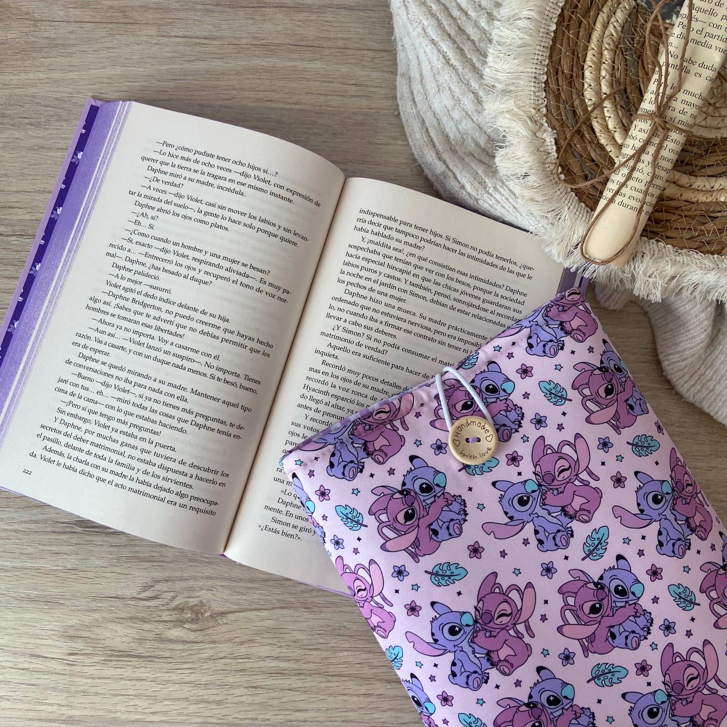 Funda literaria Stitch y Angel enamorados