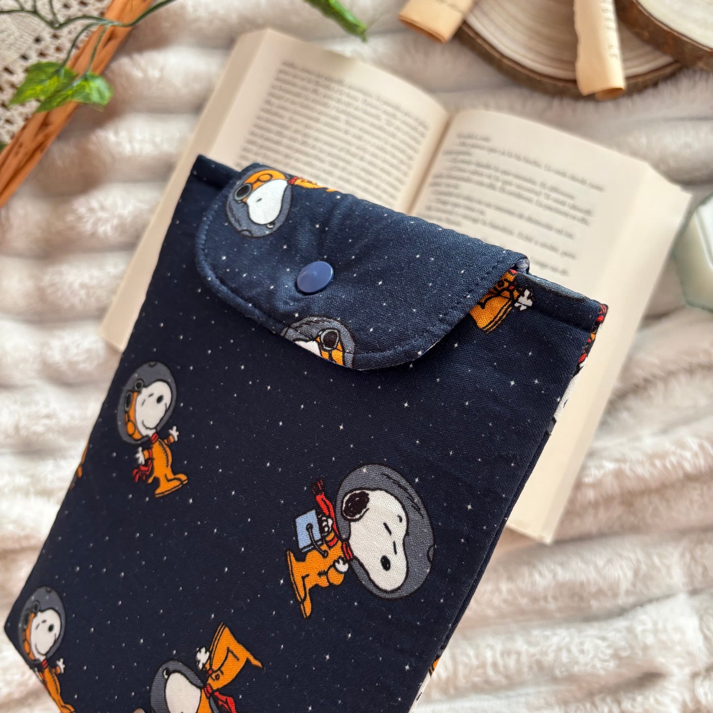 Funda para ebook Snoopy en el espacio