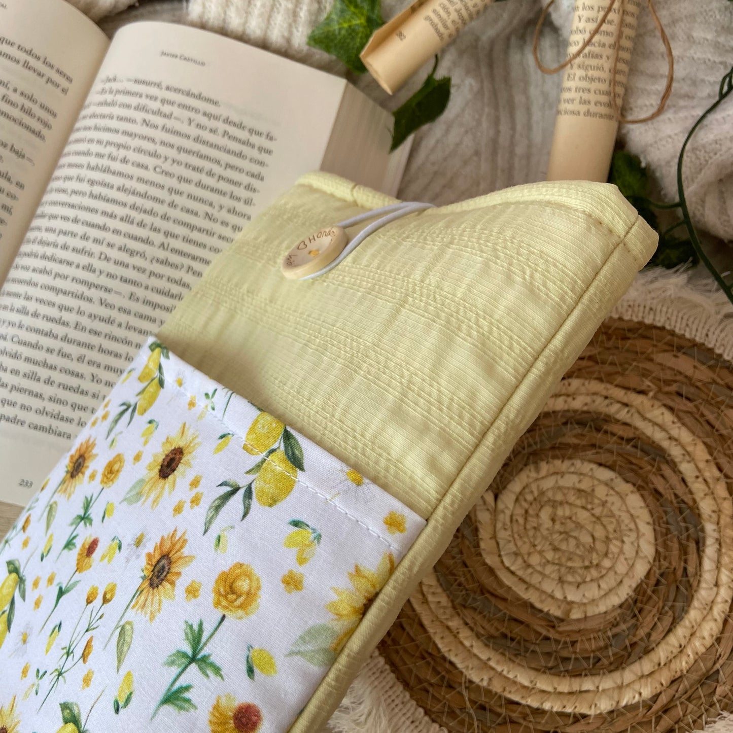 Funda literaria girasoles y limones con bolsillo