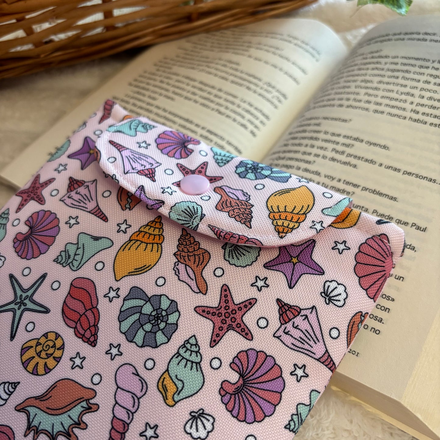 Funda kindle/kobo libra colour conchitas impermeable