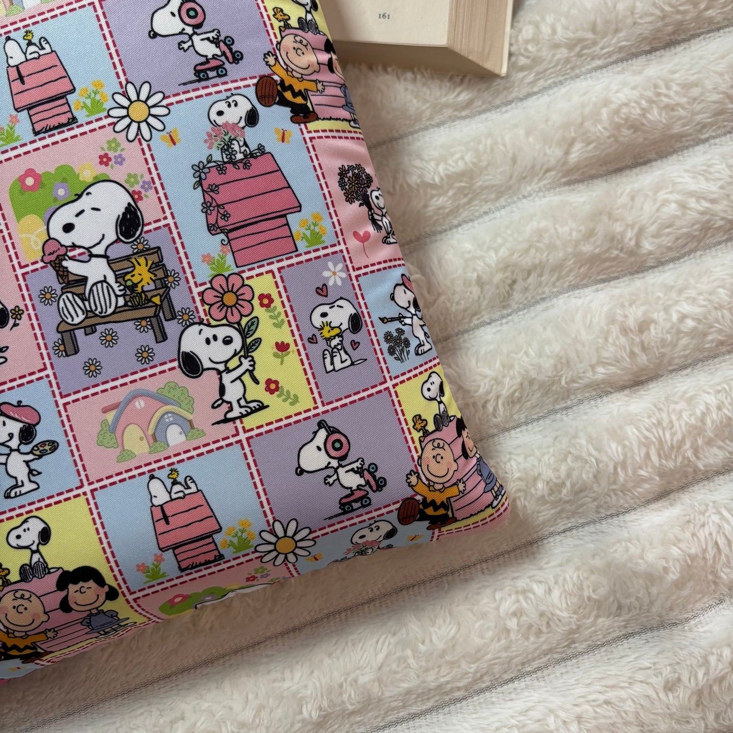 Funda literaria Snoopy en la vida