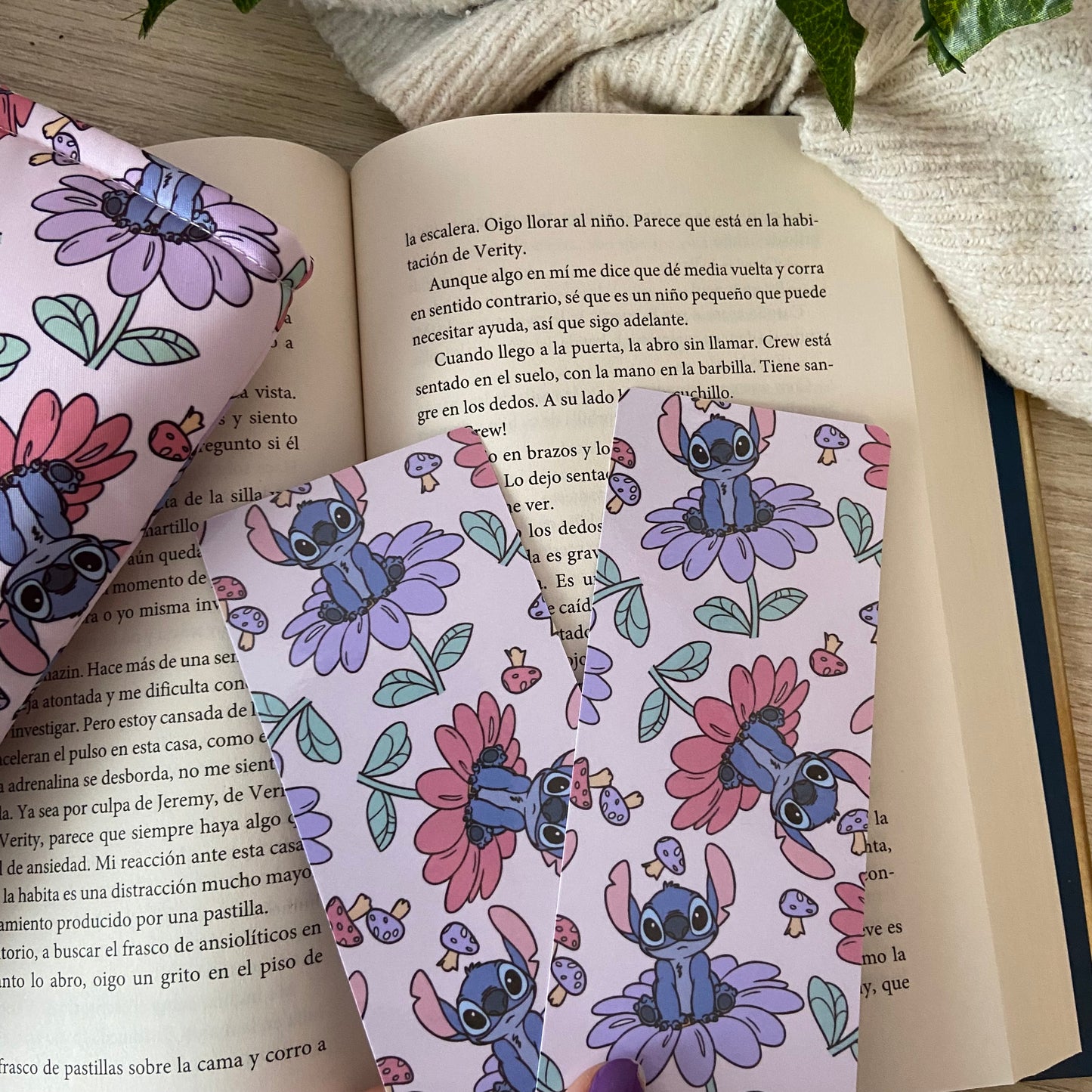 Marcapáginas Stitch primaveral