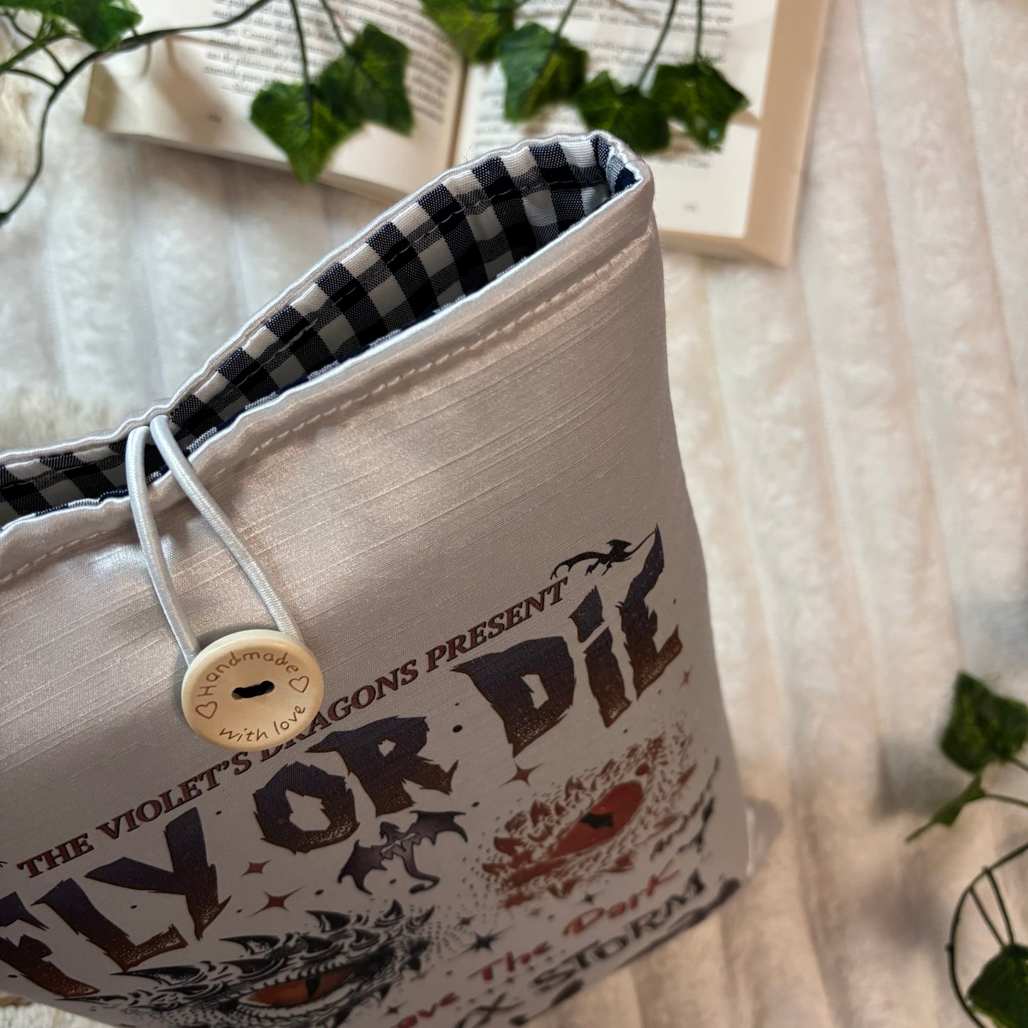 Funda literaria Fly or die