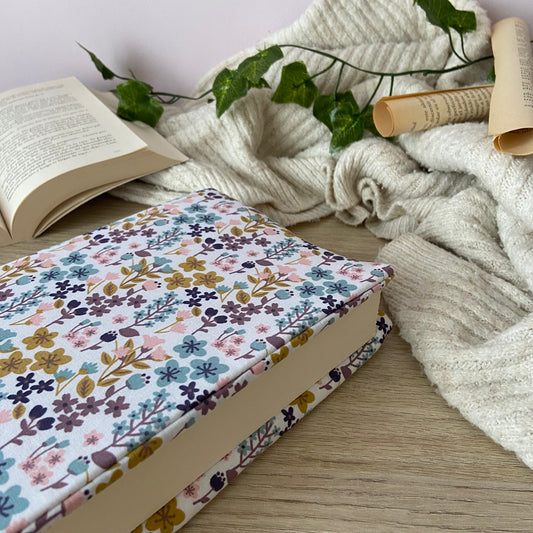 Funda ajustable flores en el jardín