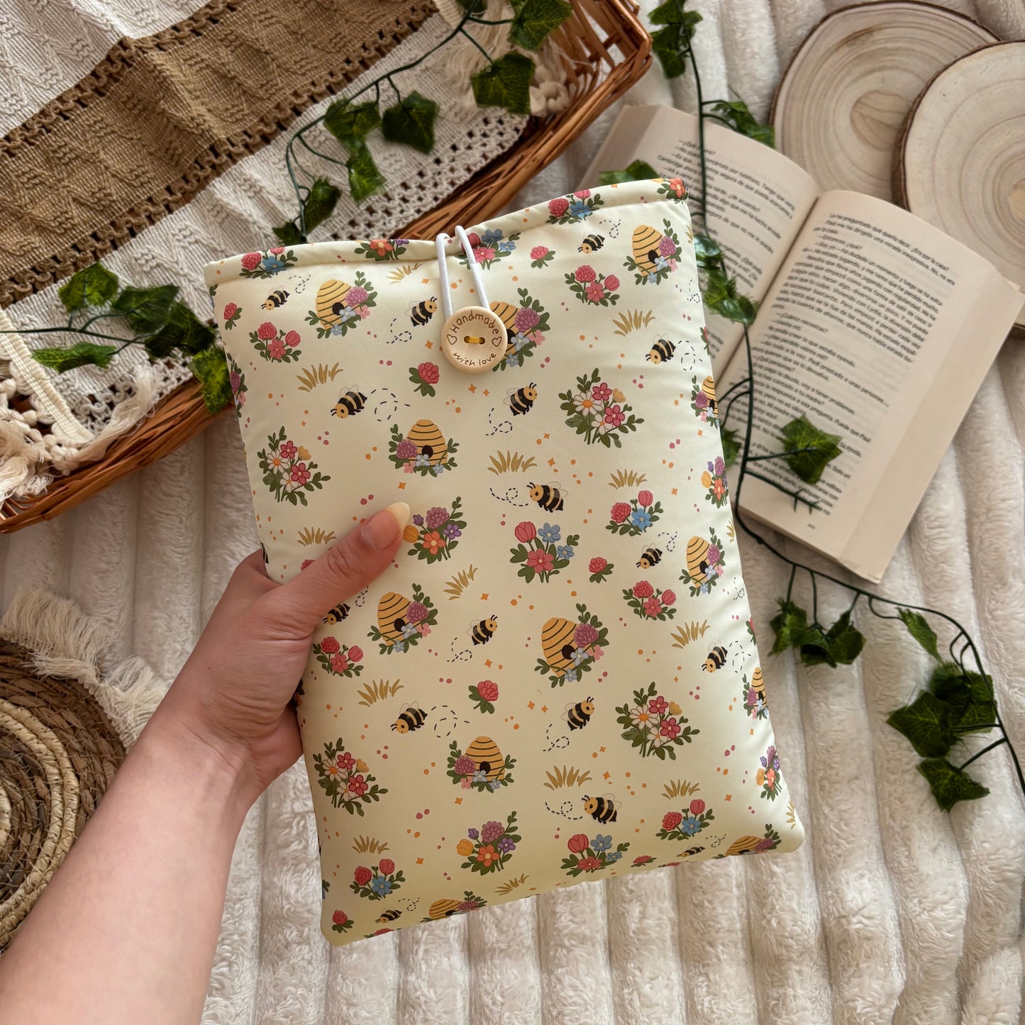 Funda literaria panel de abejas