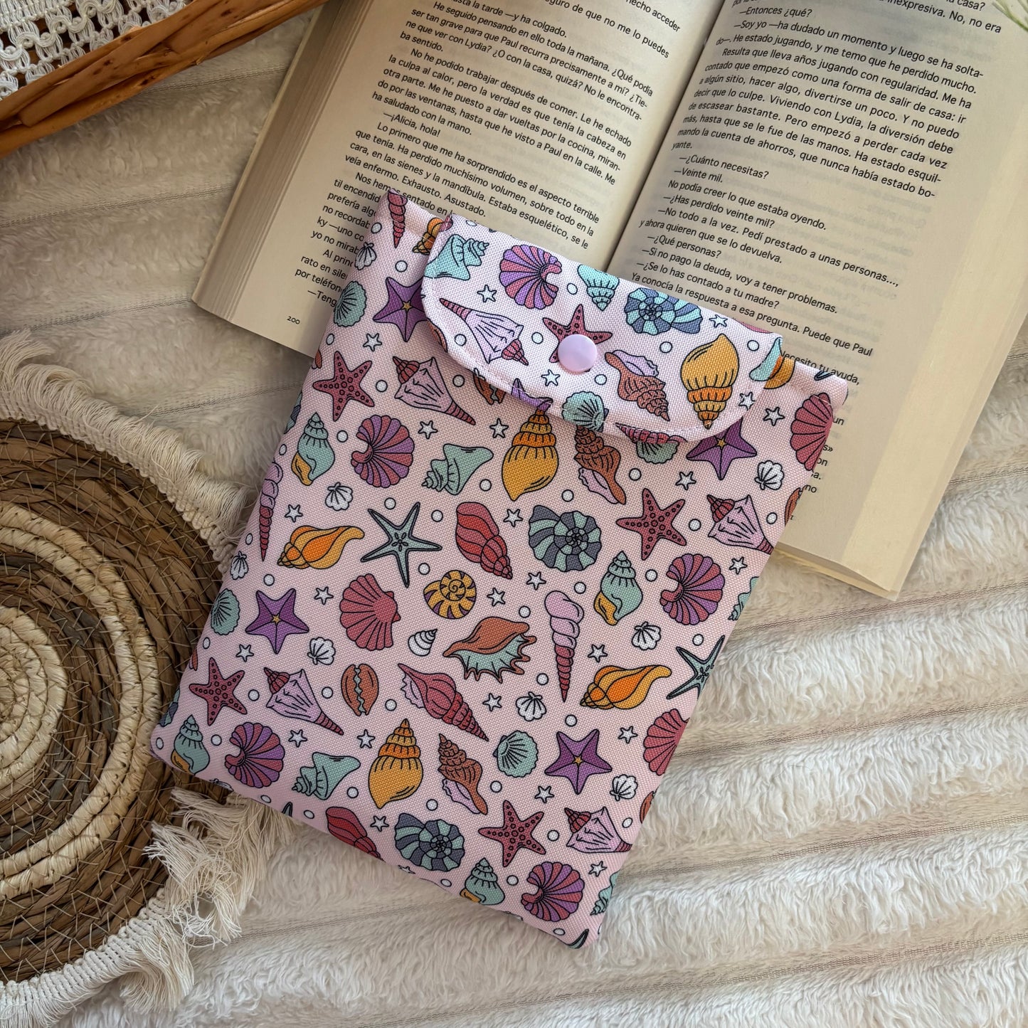 Funda kindle/kobo libra colour conchitas impermeable