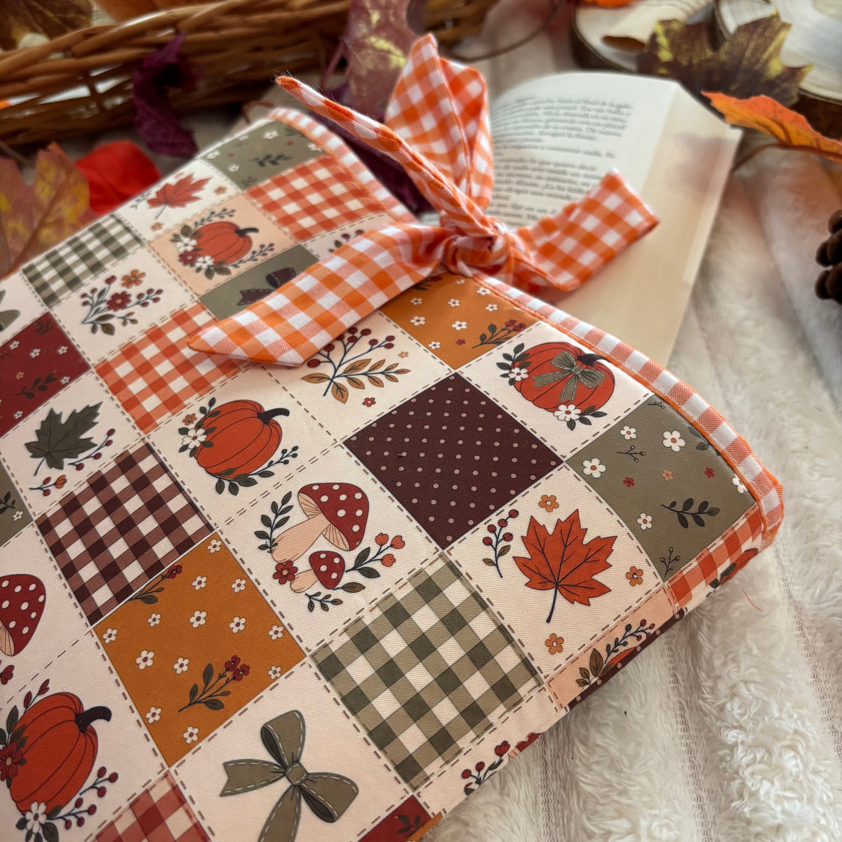 Funda literaria collage otoñal con lazo